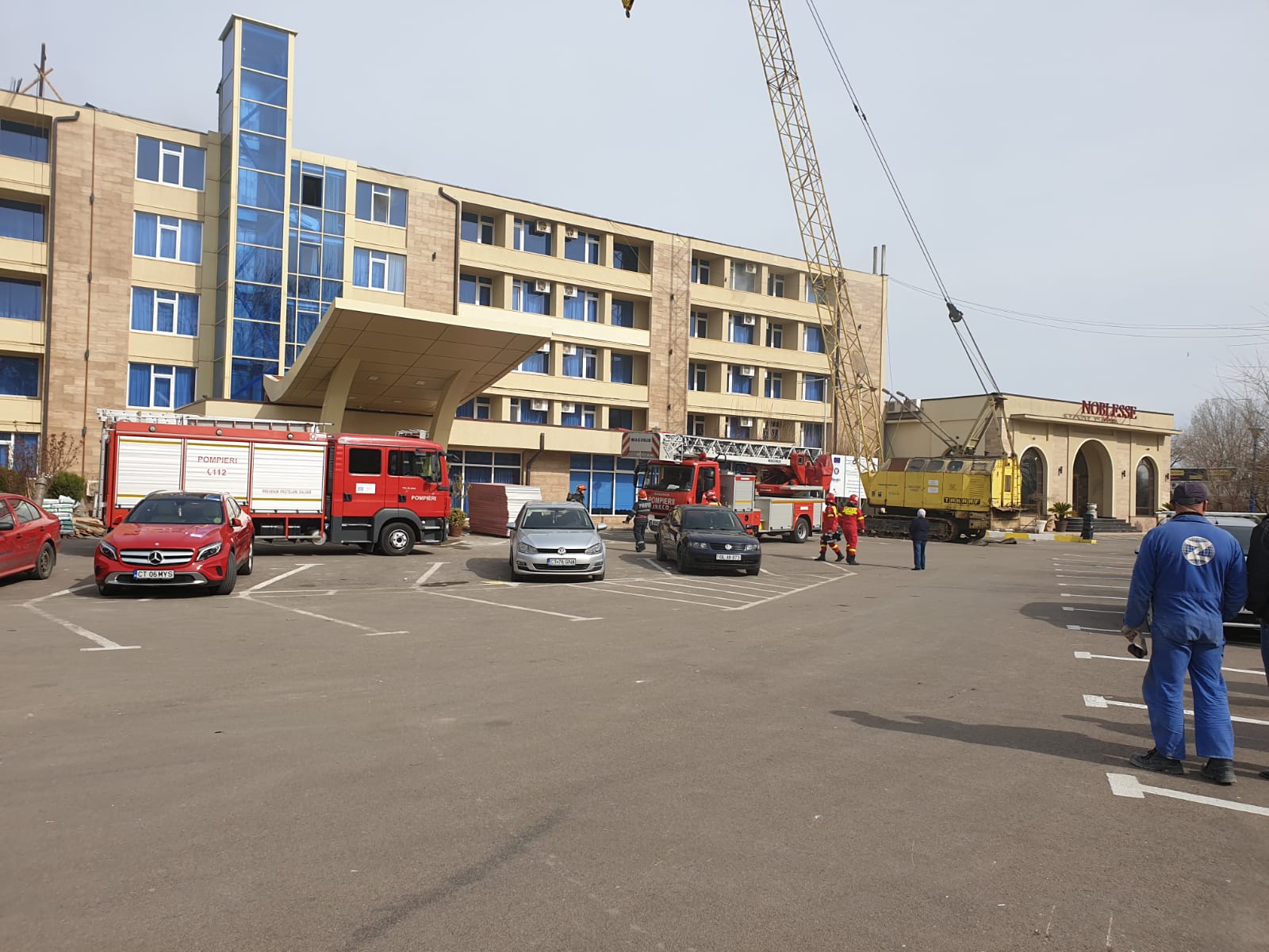 FOTO/VIDEO Incendiu la un hotel din stațiunea Mamaia!