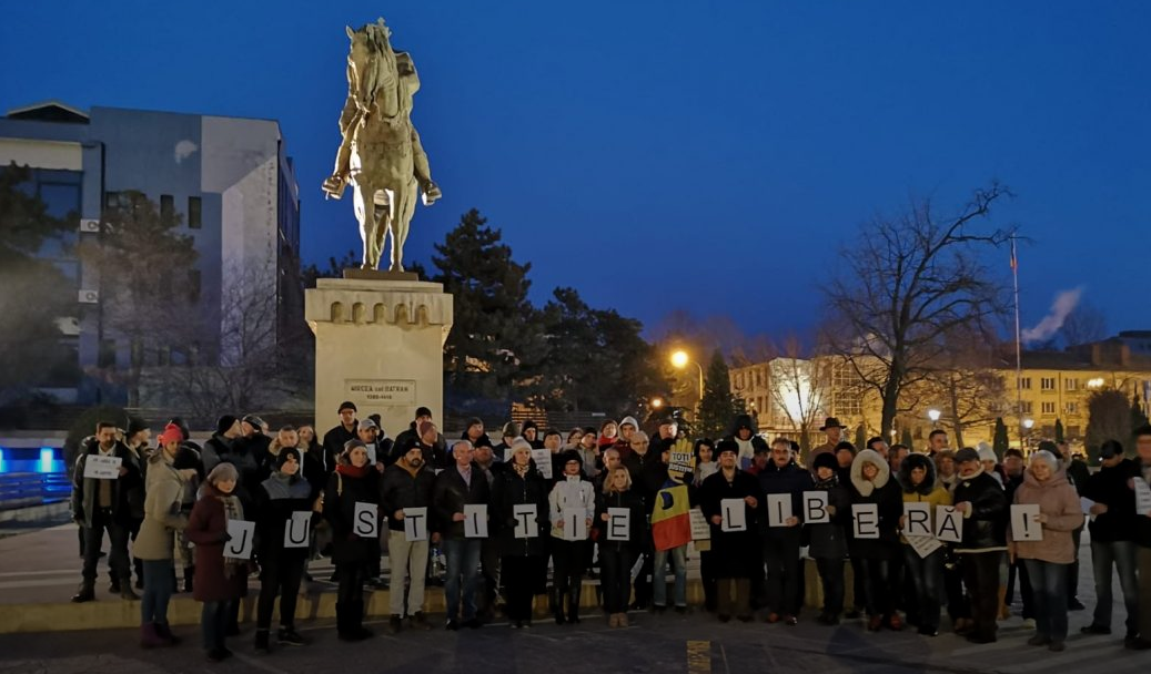 TULCEA: Protest în Piaţa Civică, împotriva OUG 7/2019