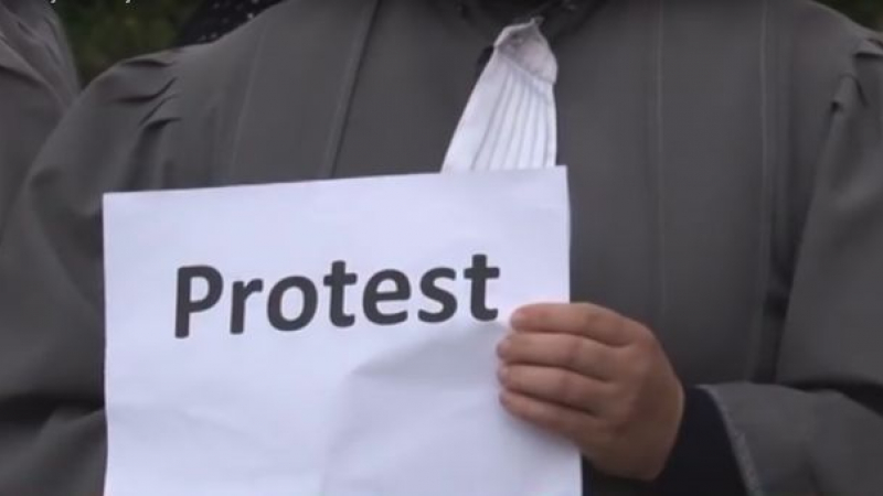 Grefierii din mai multe județe au protestat astăzi