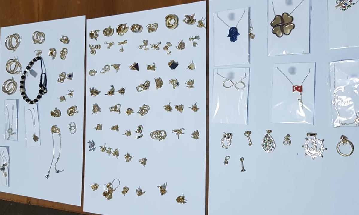 Bijuterii confiscate de polițiștii de frontieră în P.T.F. Vama Veche