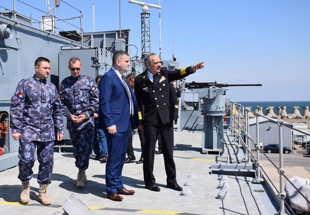Ministrul Apărării Naţionale, în vizită în garnizoanele Constanţa şi Mangalia