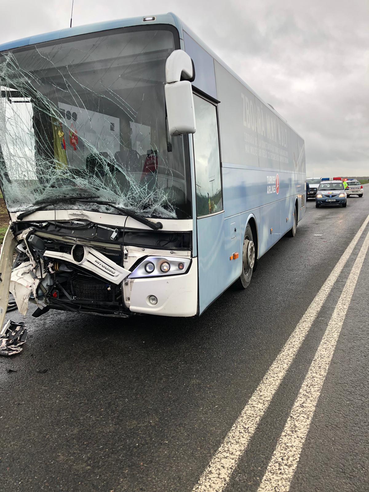 Județul Constanța/ FOTO: Accident rutier pe DN2A. Un autoturism și un autobuz implicate