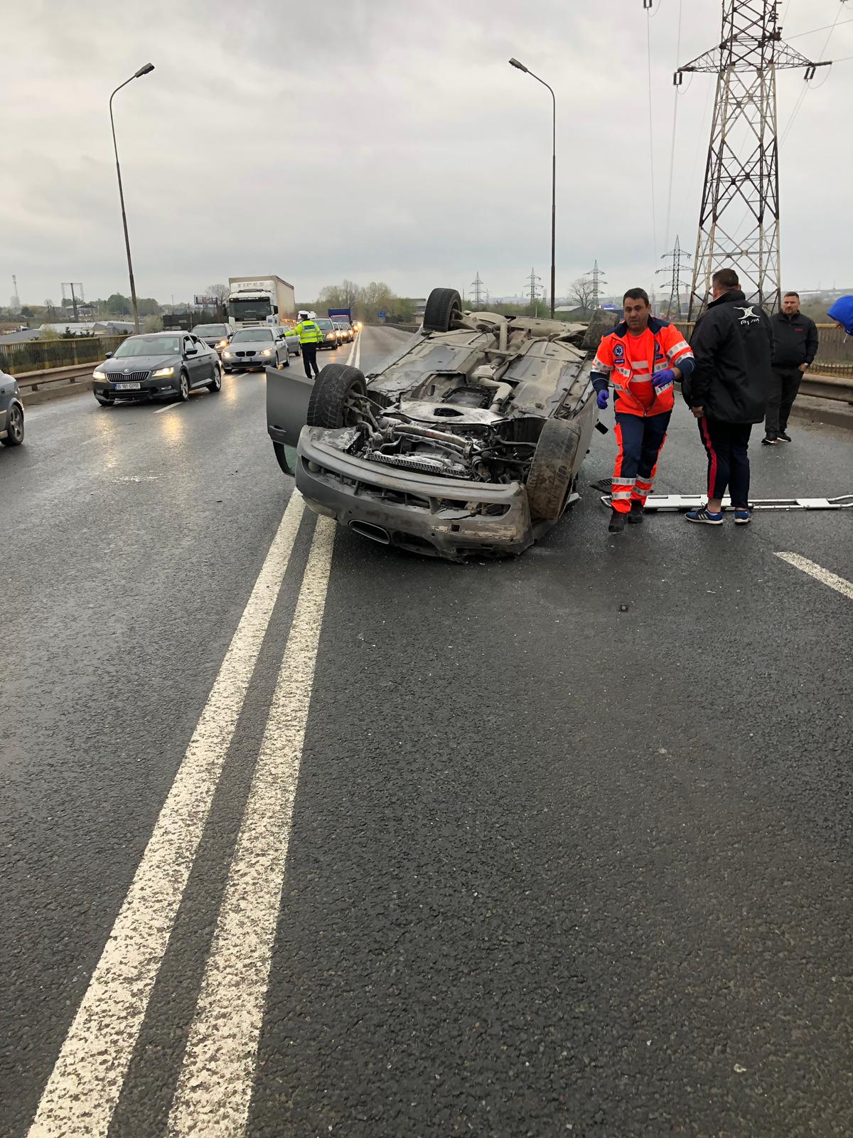 FOTO. Accident rutier pe podul de la Ovidiu
