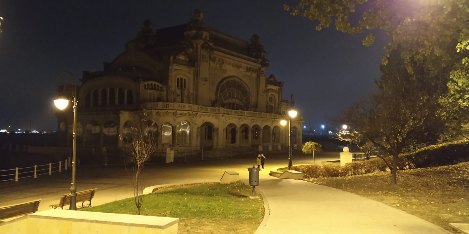 Vremea se încălzește, dar rămâne închisă