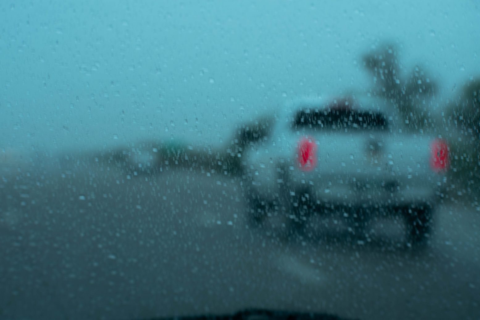 ANM: Avertizări meteo de ploi şi ninsori, sâmbătă şi duminică, în aproape toată țara