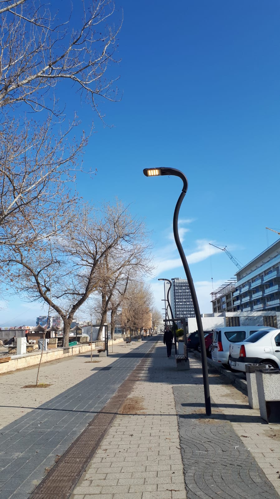 MAMAIA/FOTO: Se execută lucrări de verificare a sistemului de iluminat public de pe promenada din stațiune