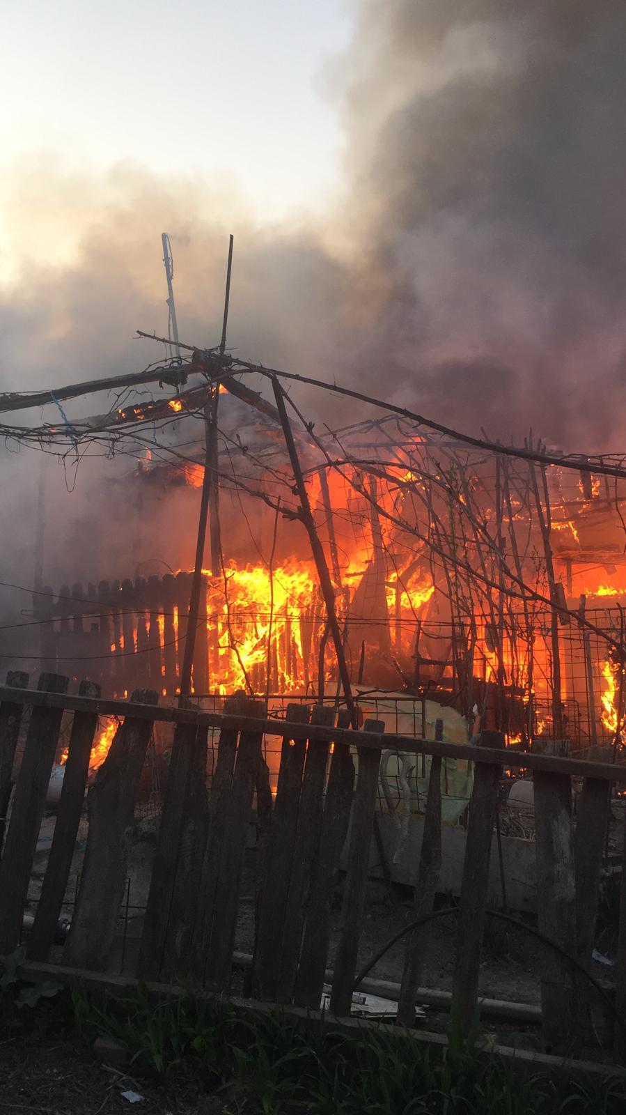 UPDATE/FOTO/VIDEO: Incendiu puternic la TULCEA