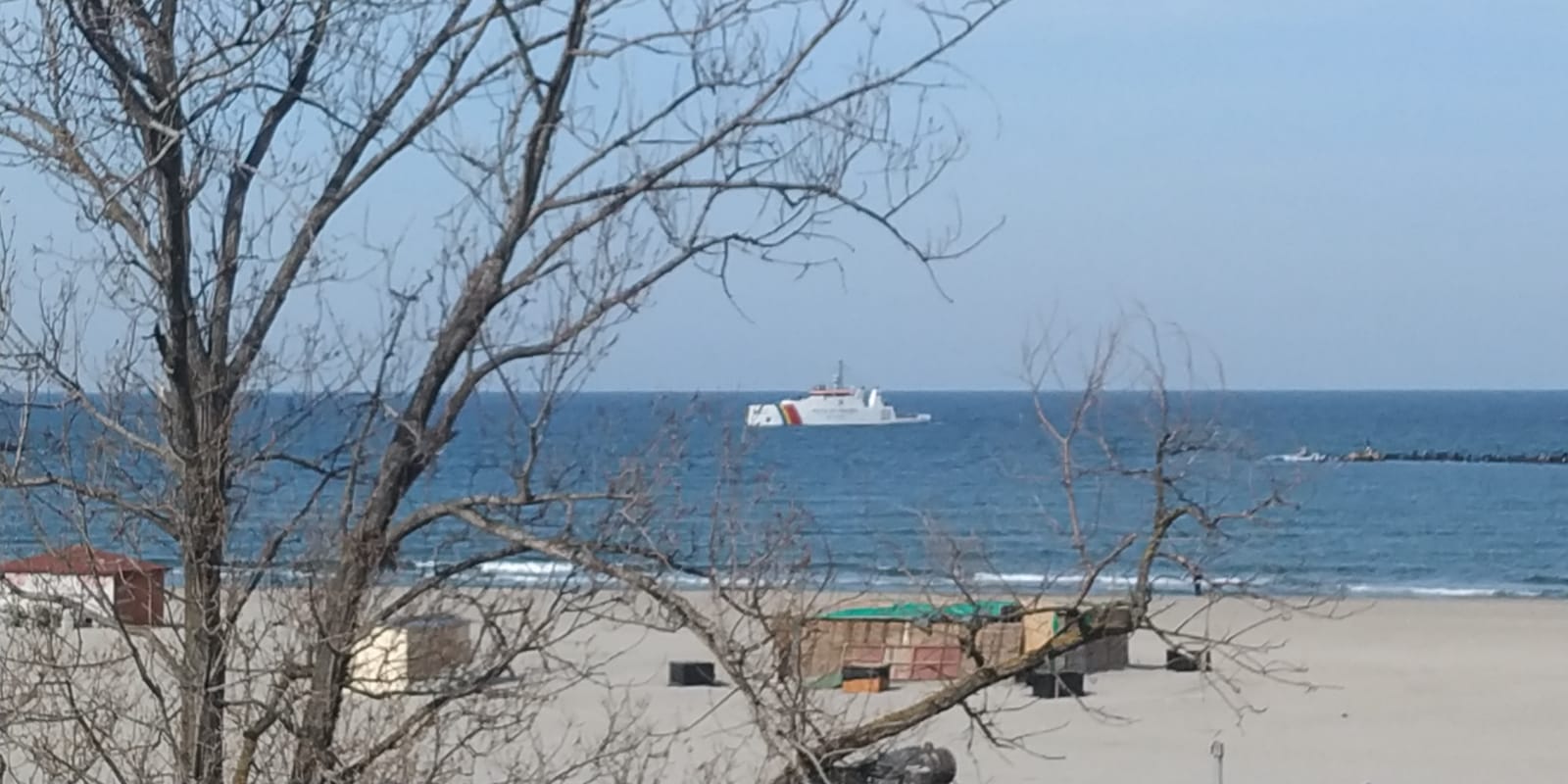 Poliția a găsit pe litoral mai multe pachete cu droguri de mare risc, în urma operațiunii de astăzi. Căutările continuă