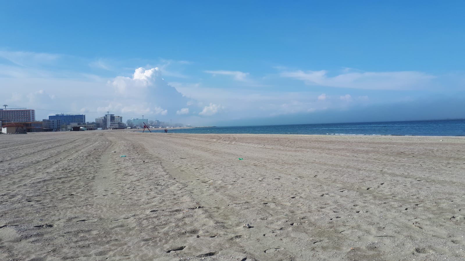 MAMAIA: Trupul neînsuflețit al unei femei, descoperit pe plajă – VIDEO