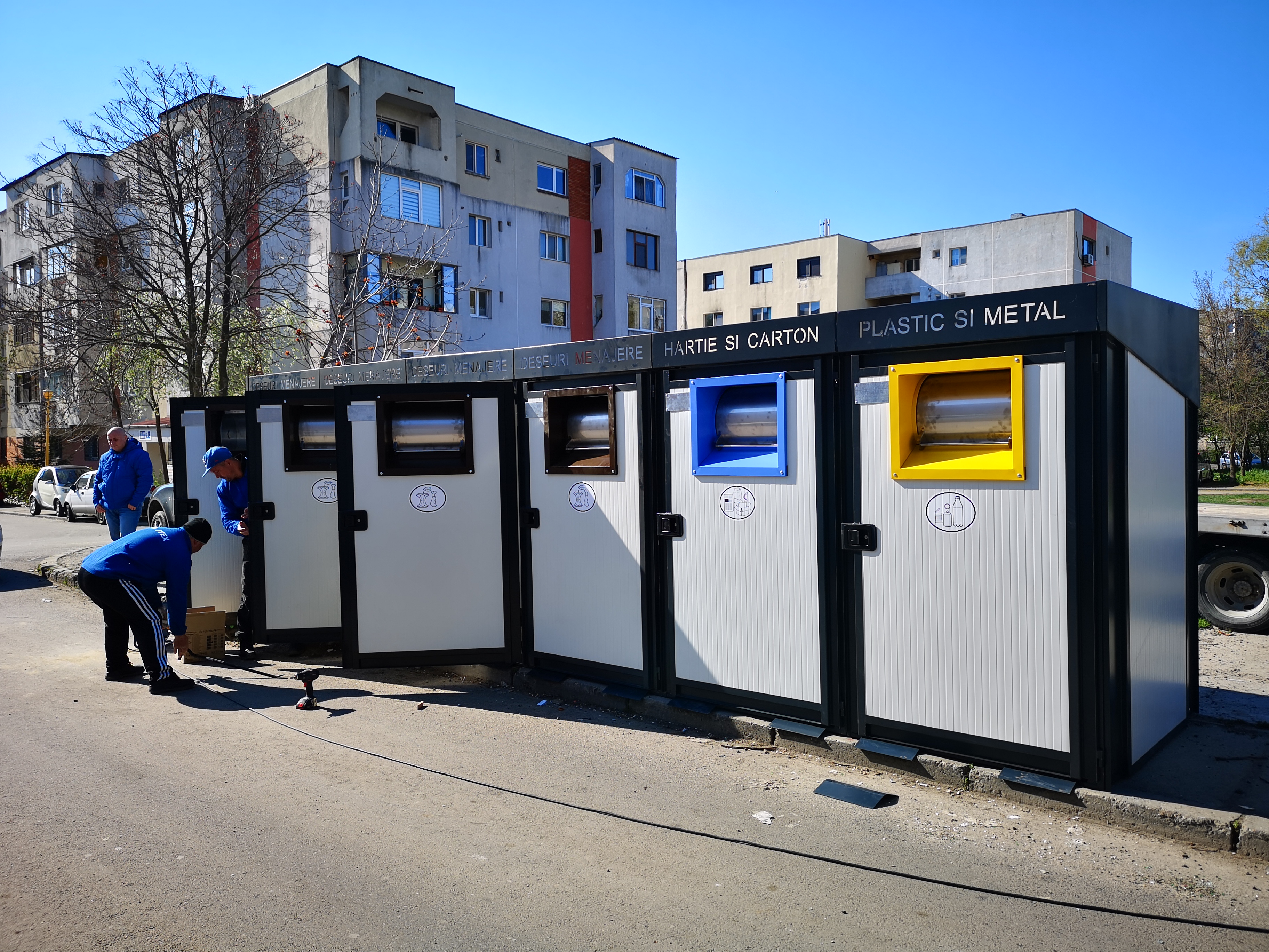 CONSTANȚA. A început montarea platformelor pentru colectarea selectivă a deșeurilor