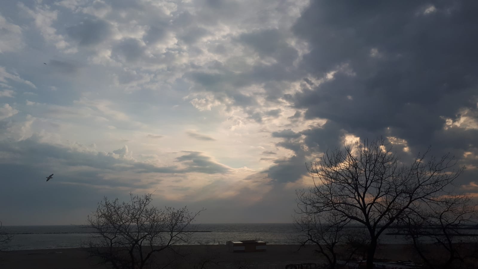 1 mai, sub atenționare Cod Galben de vreme severă