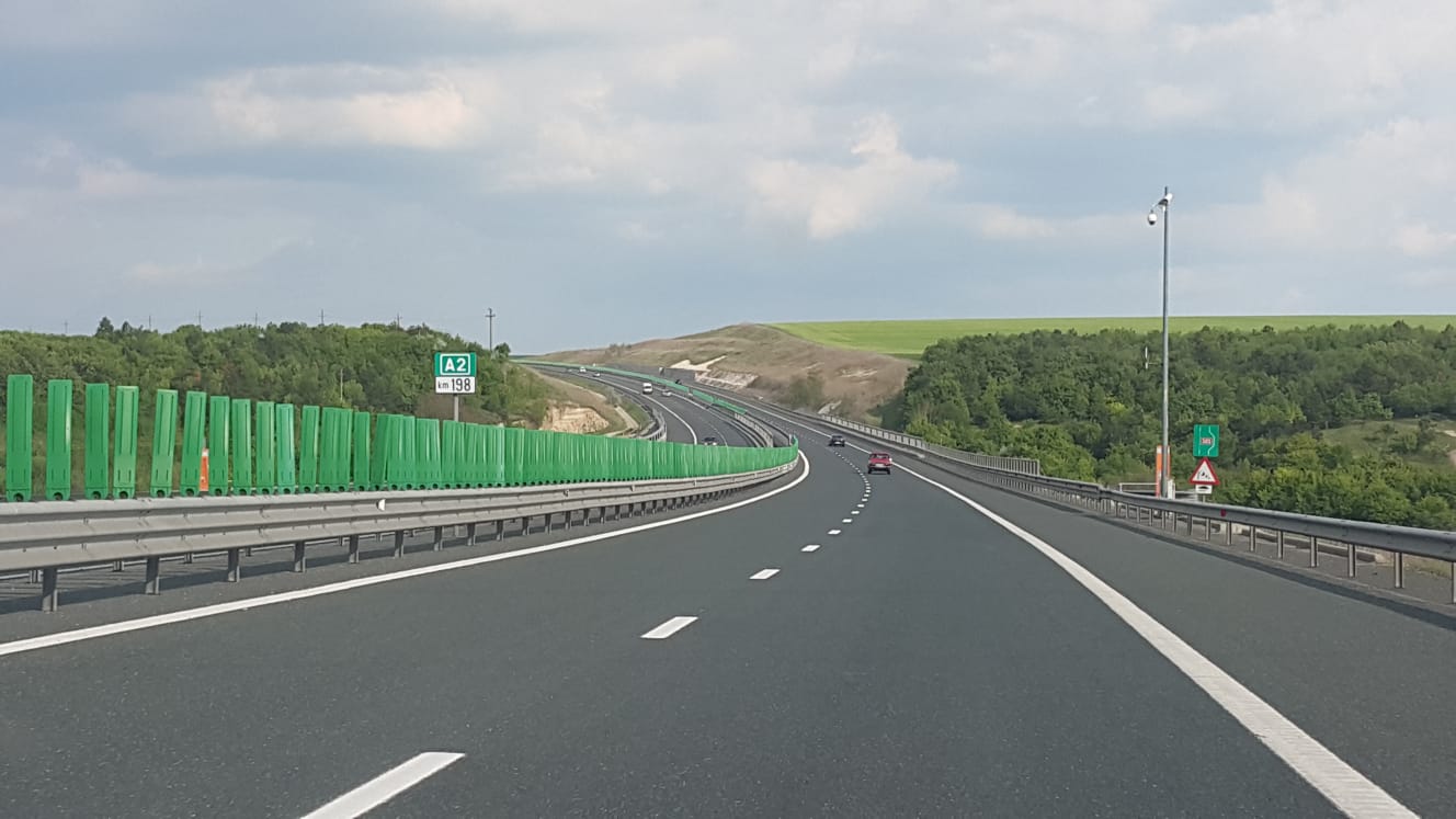 Trafic moderat, în această dimineaţă, pe șoselele din ţară