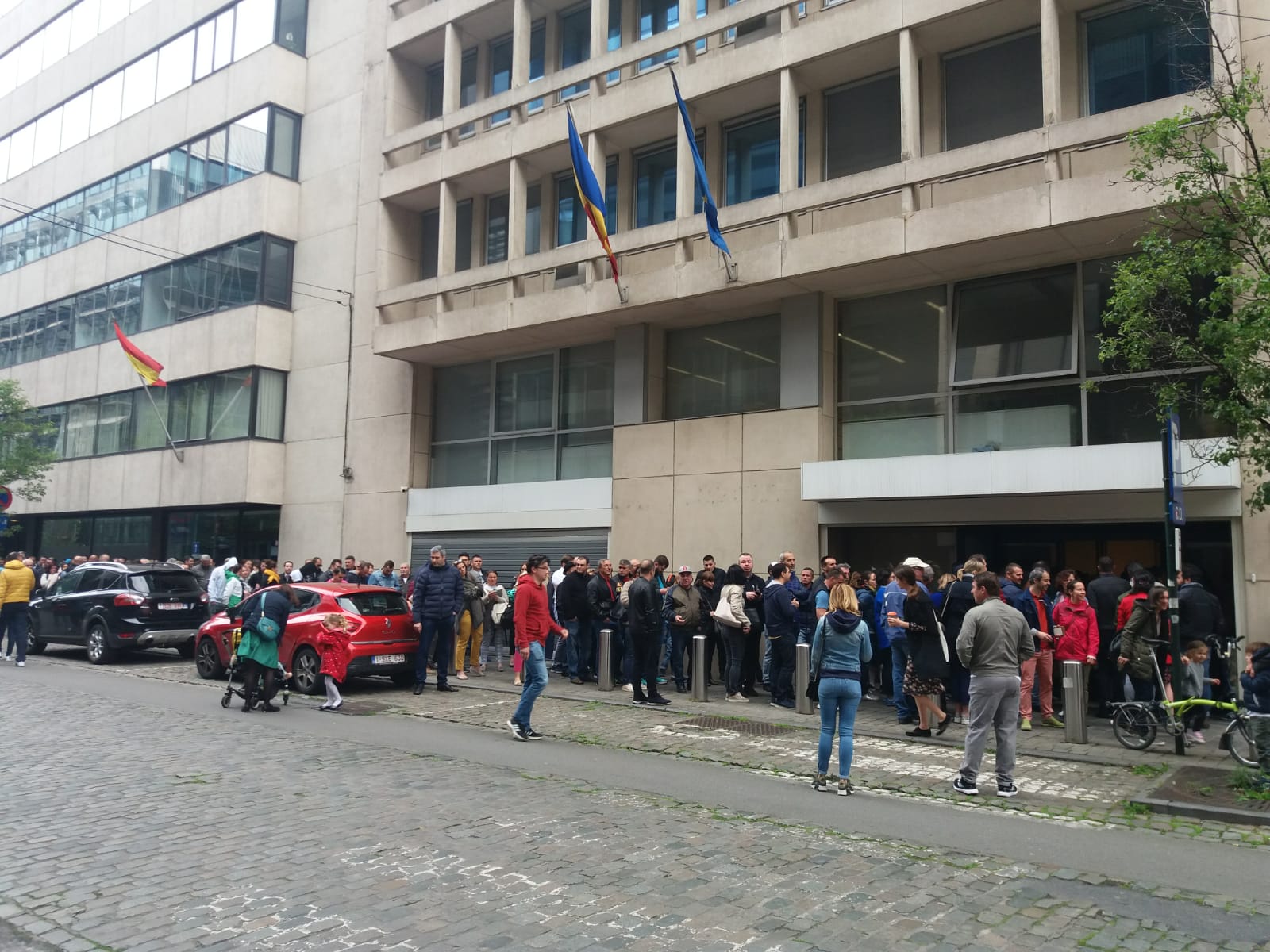 FOTO/VIDEO: Românii din diaspora au ieșit la vot