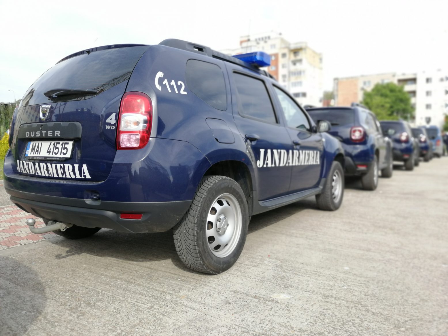 Bărbat depistat în timp ce distribuia cetăţenilor ziare cu conţinut legionar, în zona Catredalei Naționale