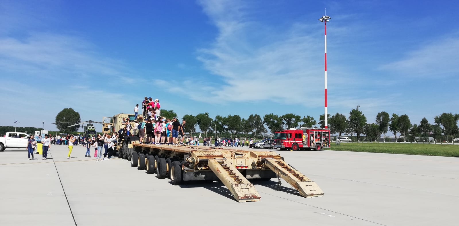 CONSTANȚA: 4300 de copii au fost în vizită la Aeroportul Internaţional Mihail Kogălniceanu – FOTO