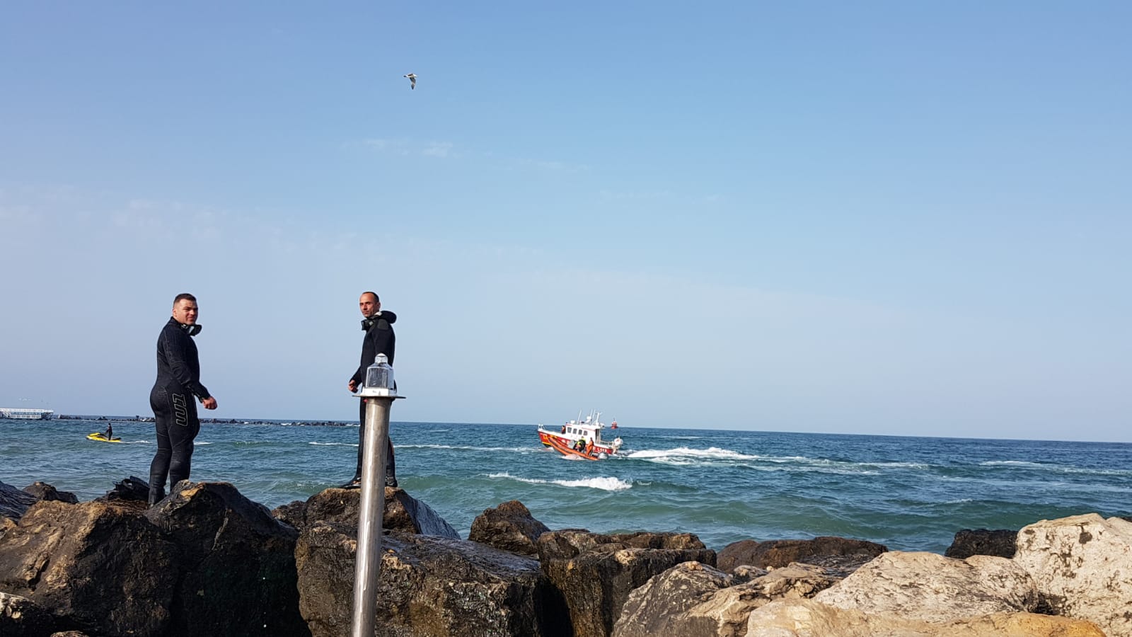 MANGALIA (UPDATE): Intervenție pentru a recupera o persoană care plutește pe mare