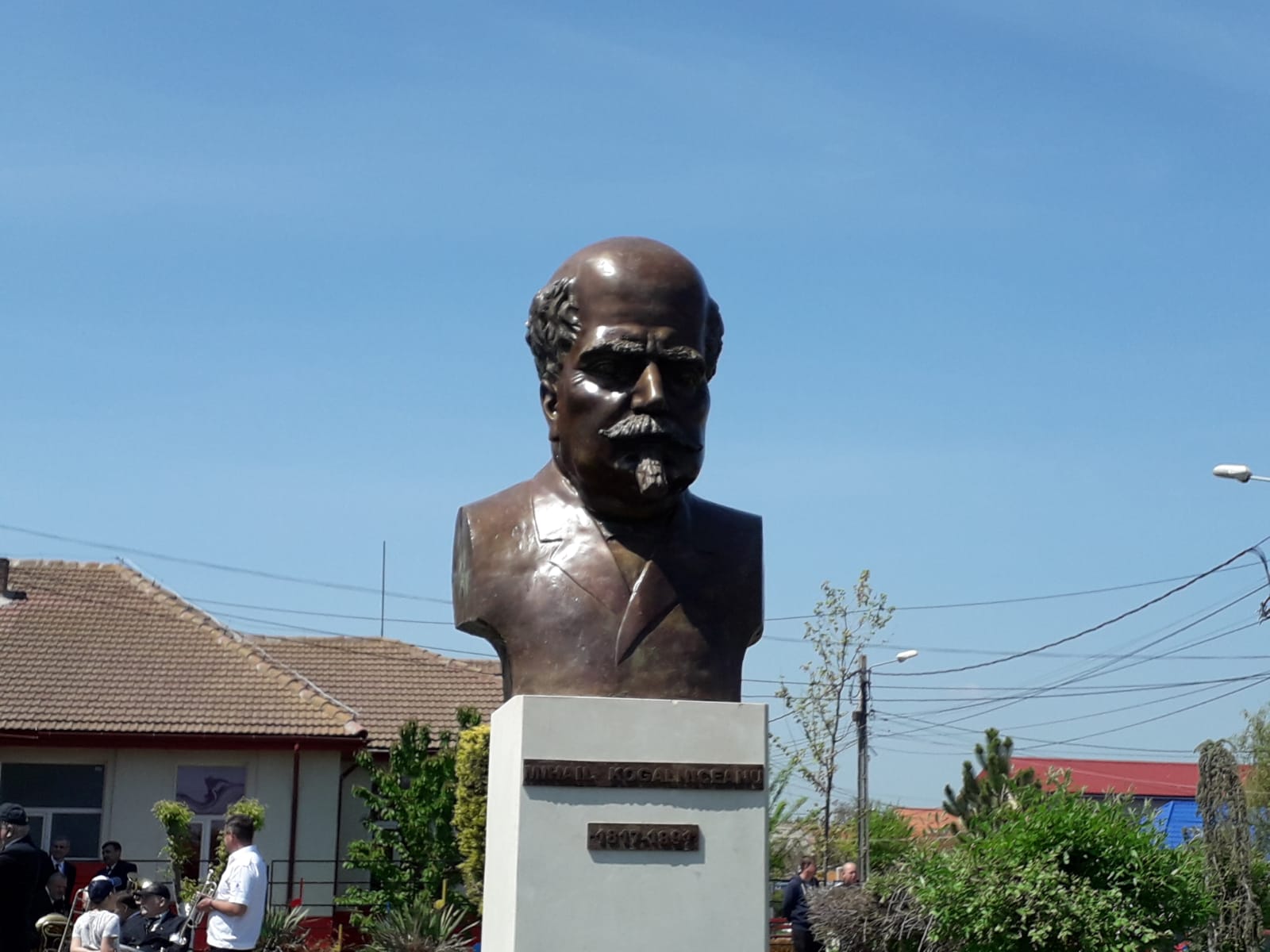 CONSTANȚA: Bustul marelui om politic Mihail Kogălniceanu, dezvelit la 2 Mai, localitatea pe care a întemeiat-o