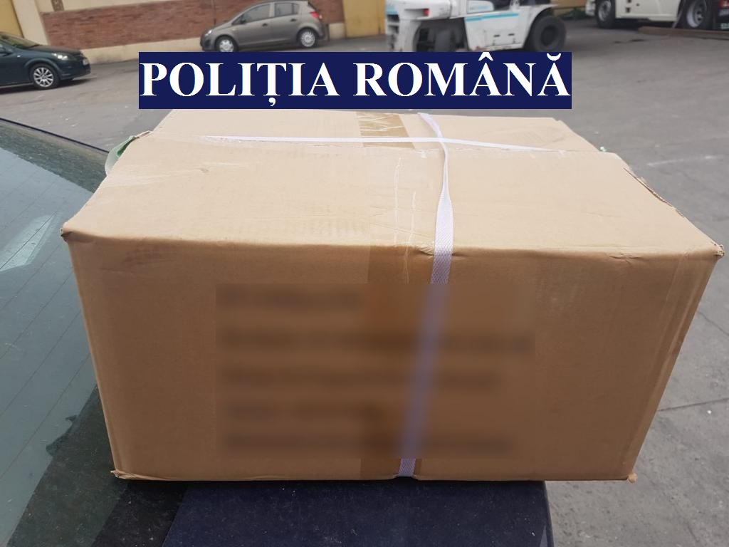 Sute de mii de bunuri contrafăcute, ridicate de poliţişti – FOTO