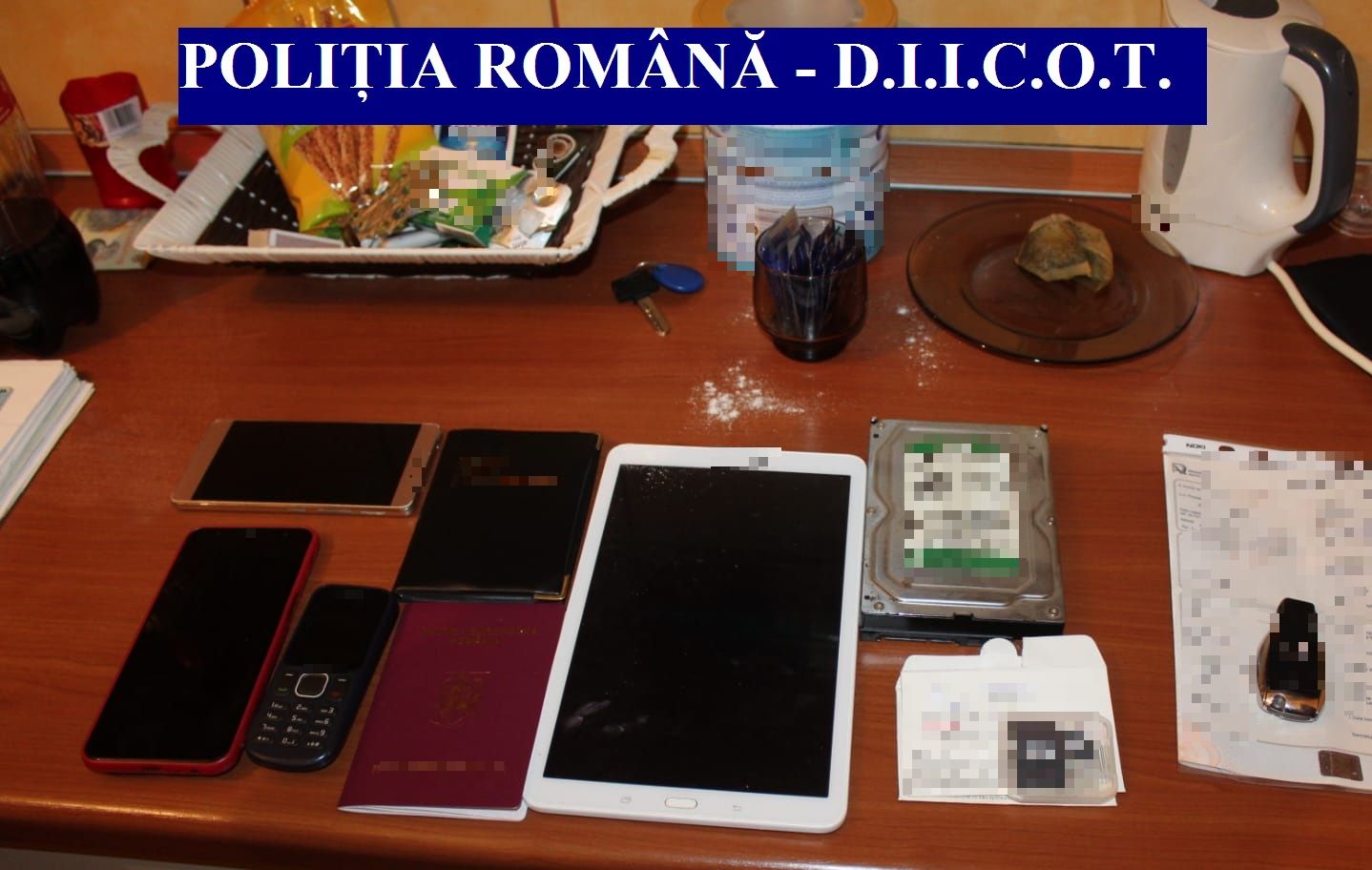 Percheziții la persoane bănuite de proxenetism. Un bărbat a fost reținut
