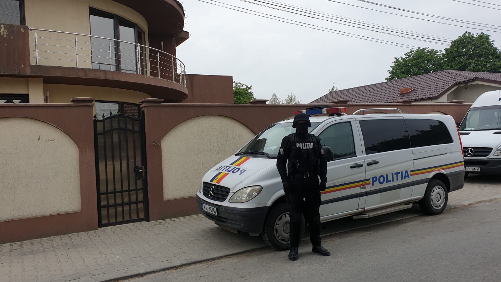 TULCEA: Percheziții într-un dosar de braconaj cinegetic. Mai multe persoane sunt bănuite că au capturat un porc mistreț