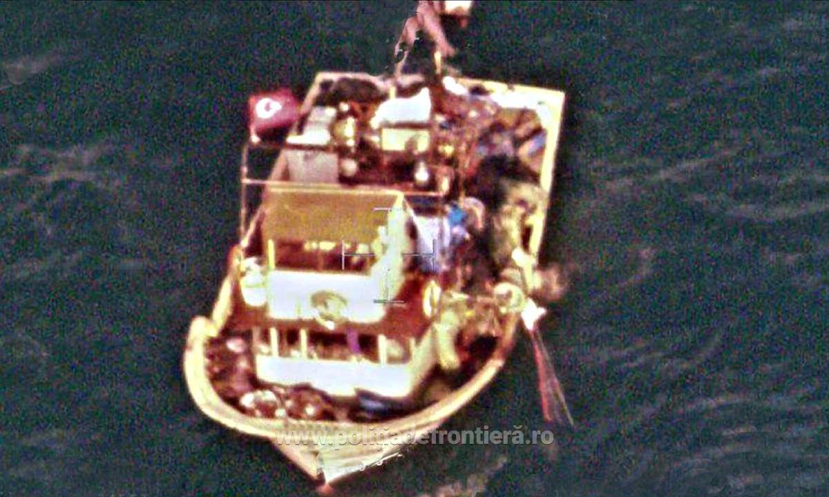 Un alt marinar de pe pescadorul sub pavilion Turcia, surprins la braconat în Marea Neagră, cercetat în stare de arest preventiv