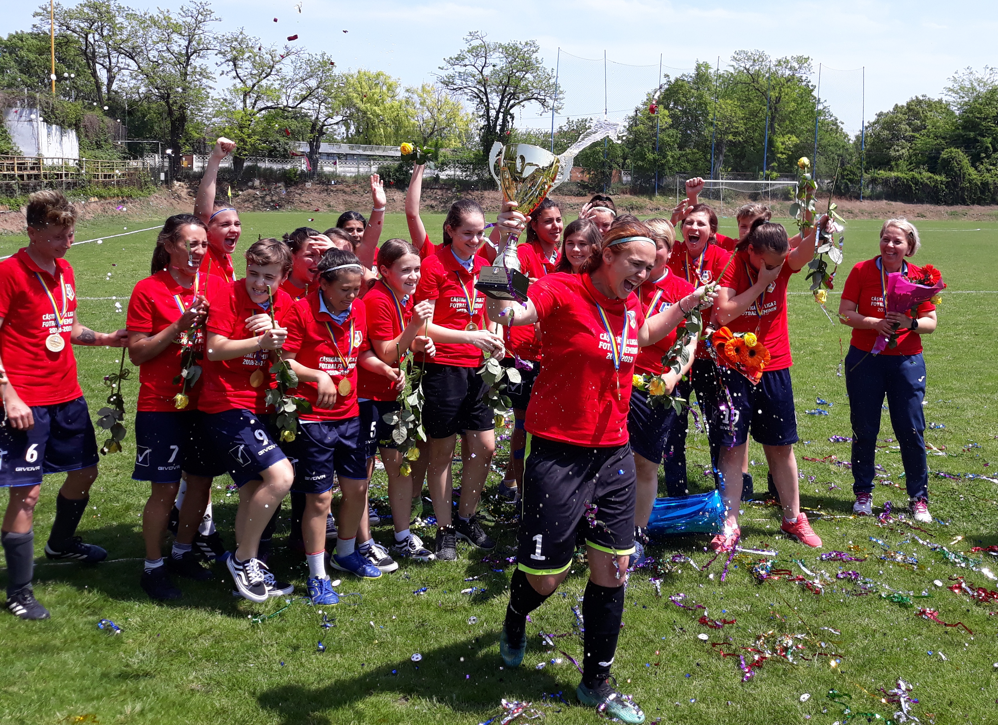 ACS Selena SN Constanța a promovat astăzi.Avem o echipă de fete în Liga I la fotbal!