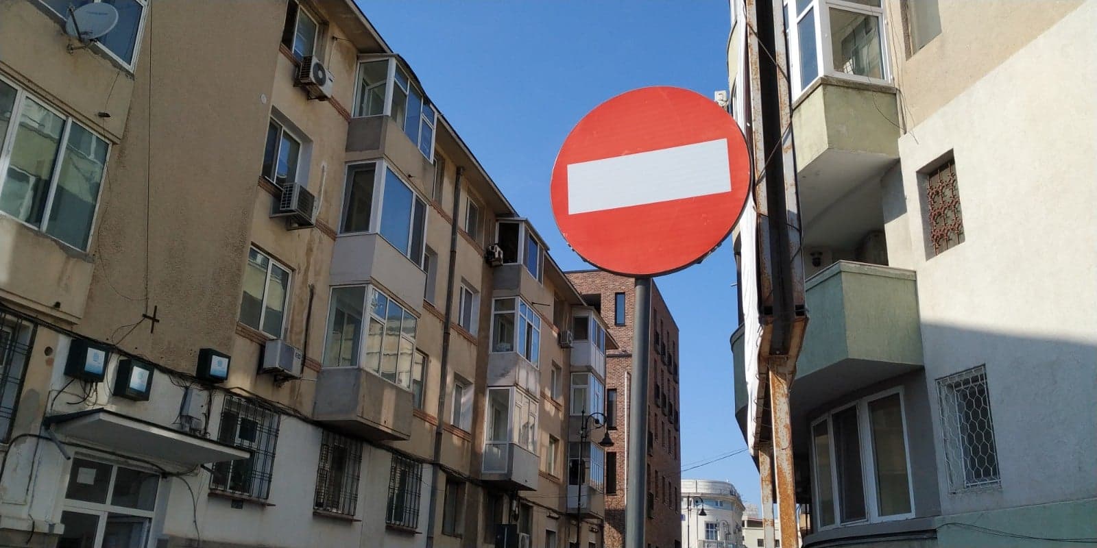 Constănţenii din Peninsulă au renunţat la protestul anunţat pentru astăzi. Acțiunile de suspendare a Regulamentului de acces auto în zonă vor continua în instanță