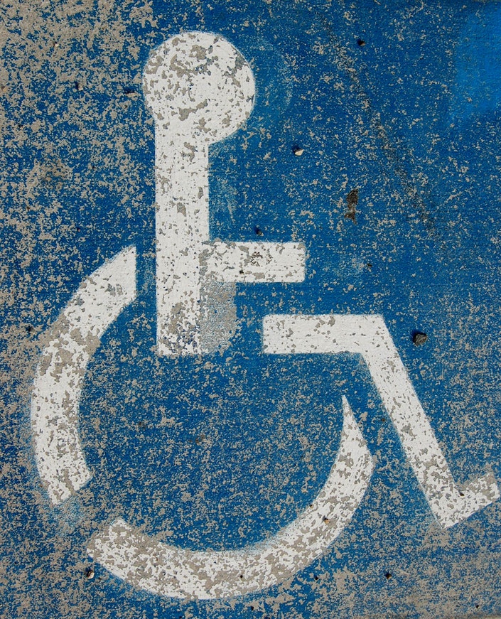 Vouchere de până la 5.000 de euro pentru persoanele cu dizabilităţi
