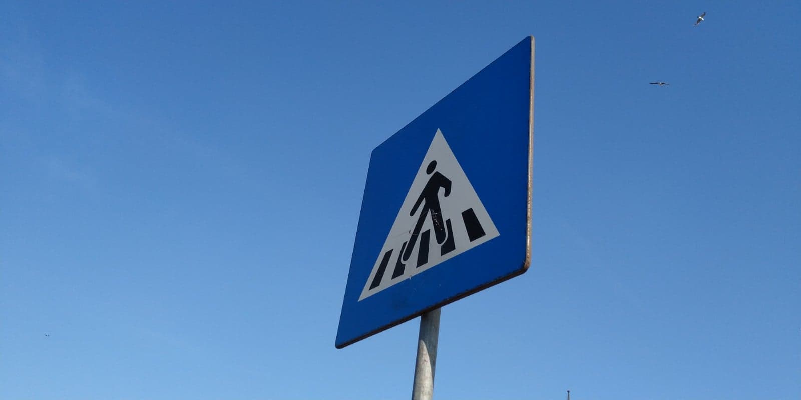 Accident rutier în stațiunea Mamaia. Un tânăr a fost lovit pe trecerea de pietoni