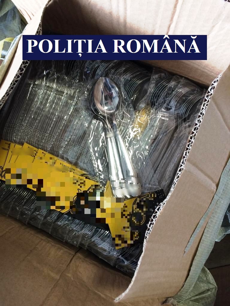 Tacâmuri din inox, confiscate de poliţişti – FOTO