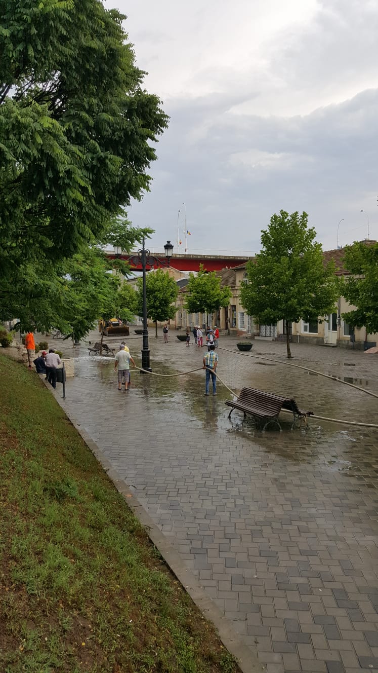 CERNAVODĂ: Centrul orașului, inundat – FOTO