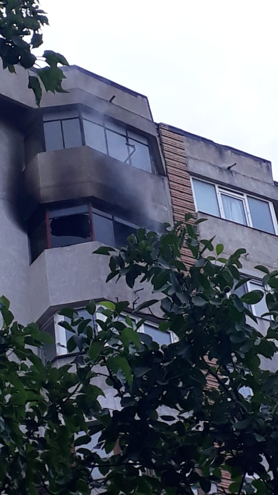 CONSTANȚA: Un apartament a fost cuprins de flăcări. Proprietarii au suferit un atac de panică