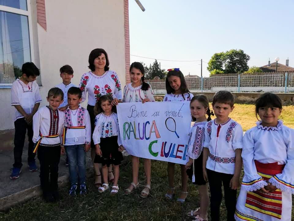 După 1.100 kilometri parcurși pe jos, Raluca Ciulei ajunge în Constanța – FOTO