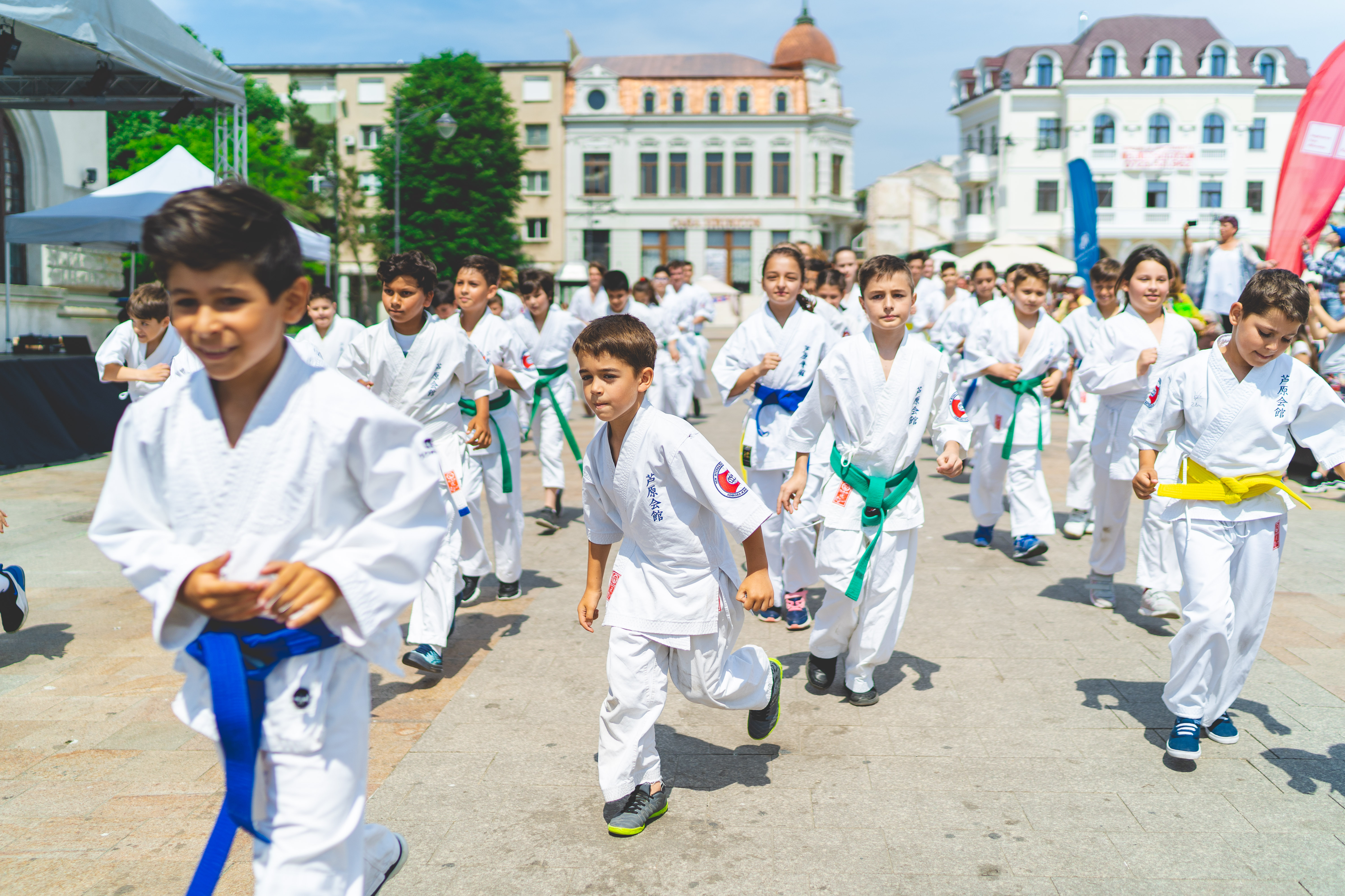 Bucurie în Mișcare a adus mii de iubitori ai mișcării împreună, în Piața Ovidiu din Constanța – FOTO