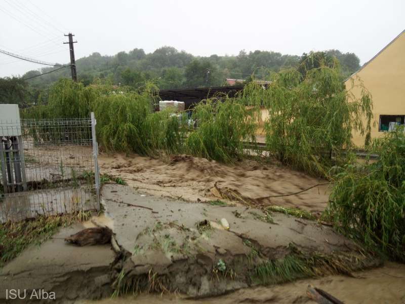 Peste 600 de locuinţe au fost afectate în urma fenomenelor meteorologice