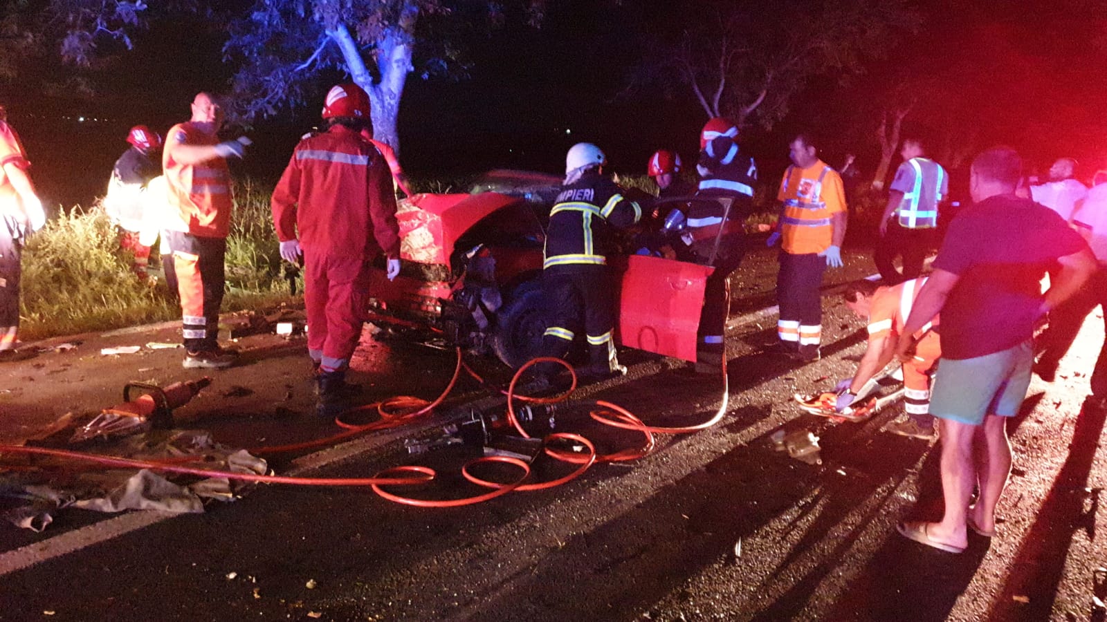 TULCEA/FOTO: Accident rutier grav cu victime încarcerate. Un bărbat a decedat