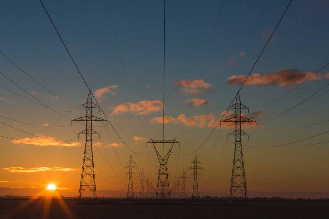 ANRE: Importurile de electricitate ale României au crescut cu 80% în primele trei luni, iar exporturile au scăzut la jumătate