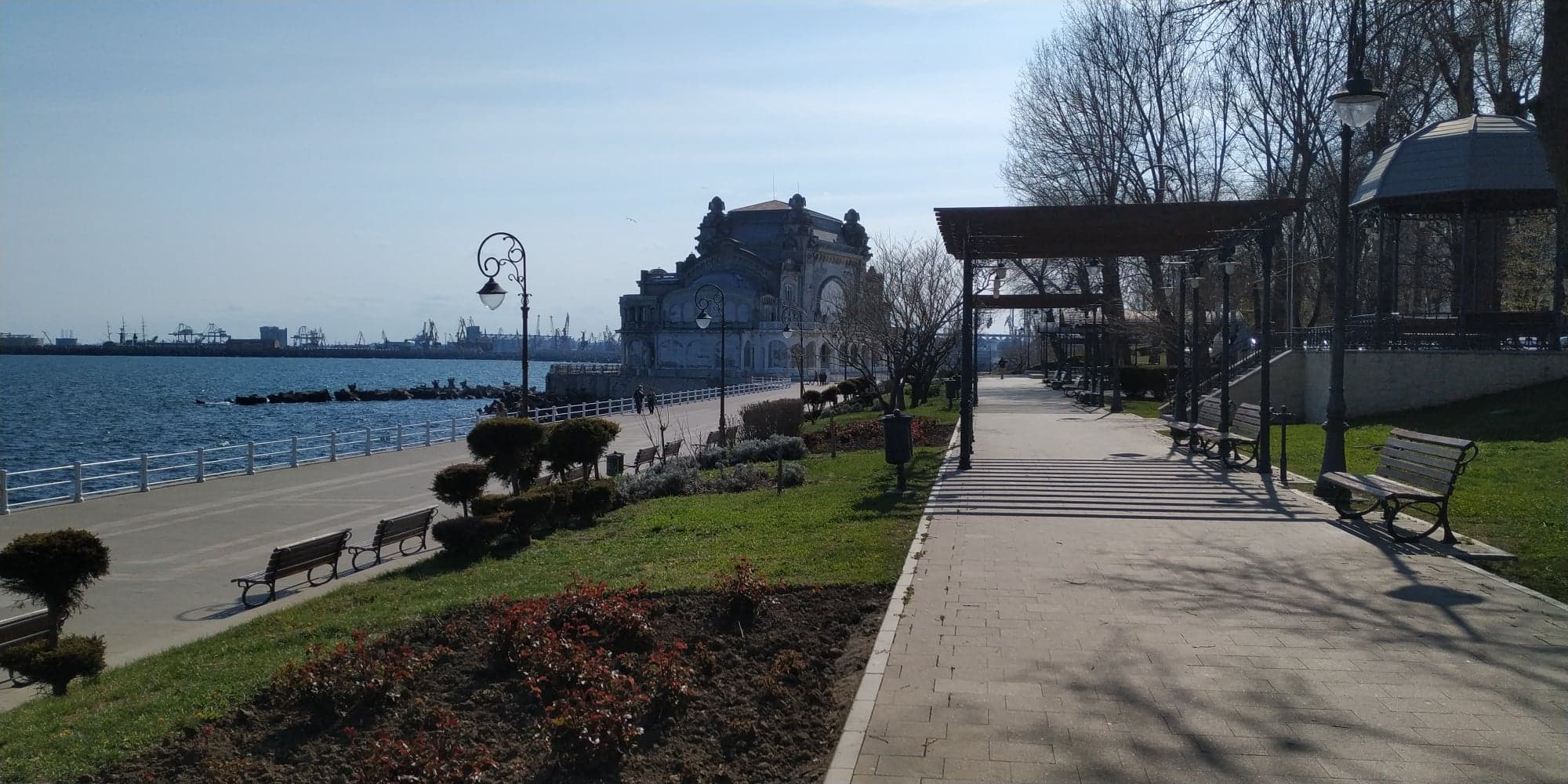 Trei oferte au fost depuse la licitaţia pentru consolidarea şi restaurarea Cazinoului din Constanţa