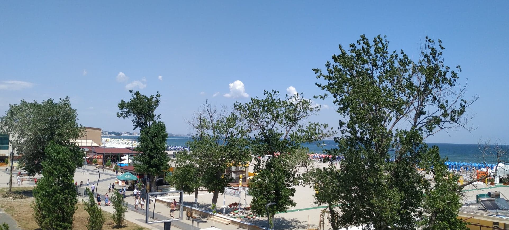 Noul sezon estival aduce aceleași controverse legate de amplasarea șezlongurilor pe plaje. Interviu cu directorul executiv al Asociației Patronale Mamaia
