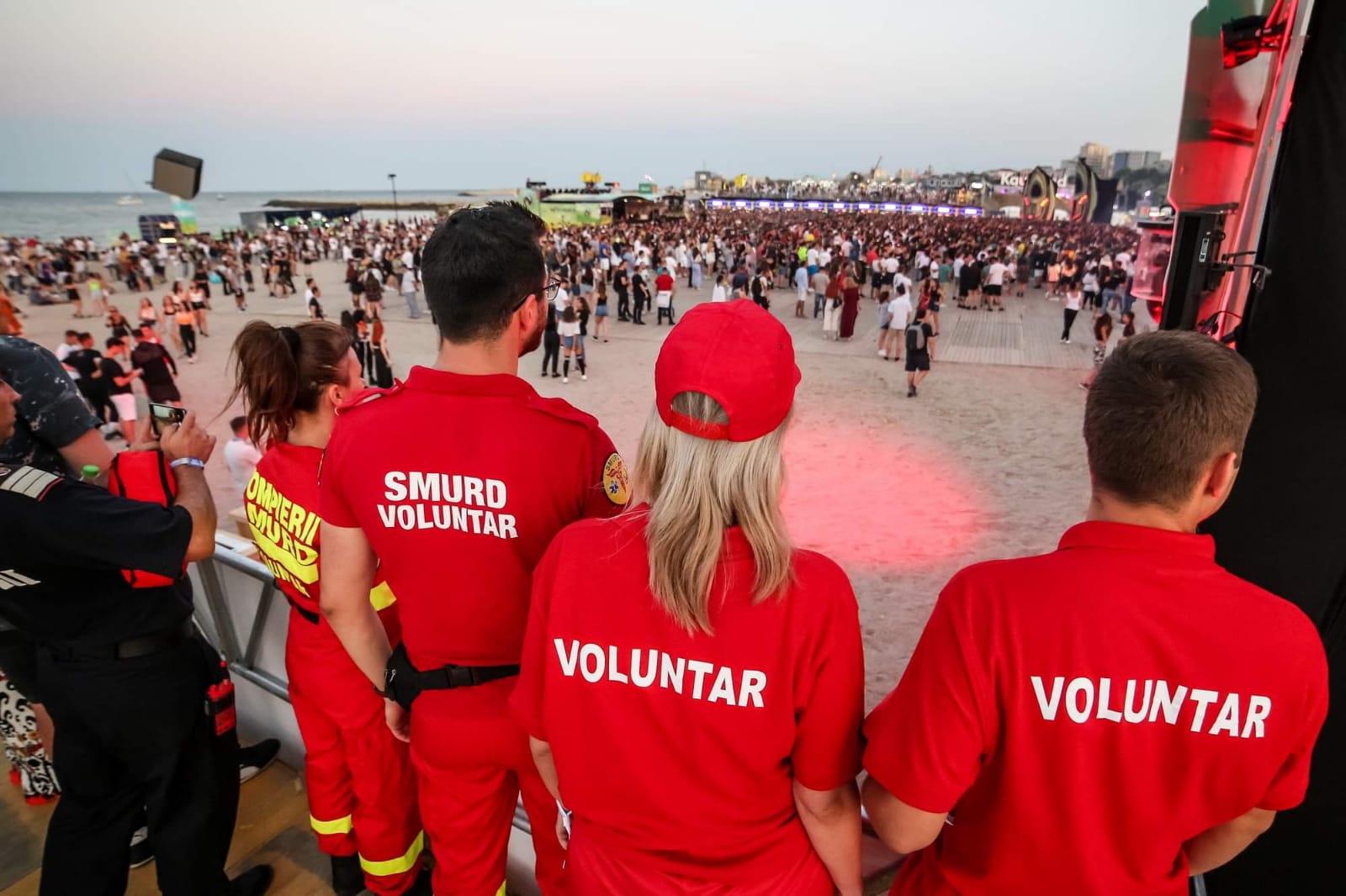 CONSTANȚA: Peste 400 de persoane au avut nevoie de asistenţă medicală în cea de-a două zi a festivalului NEVERSEA – FOTO