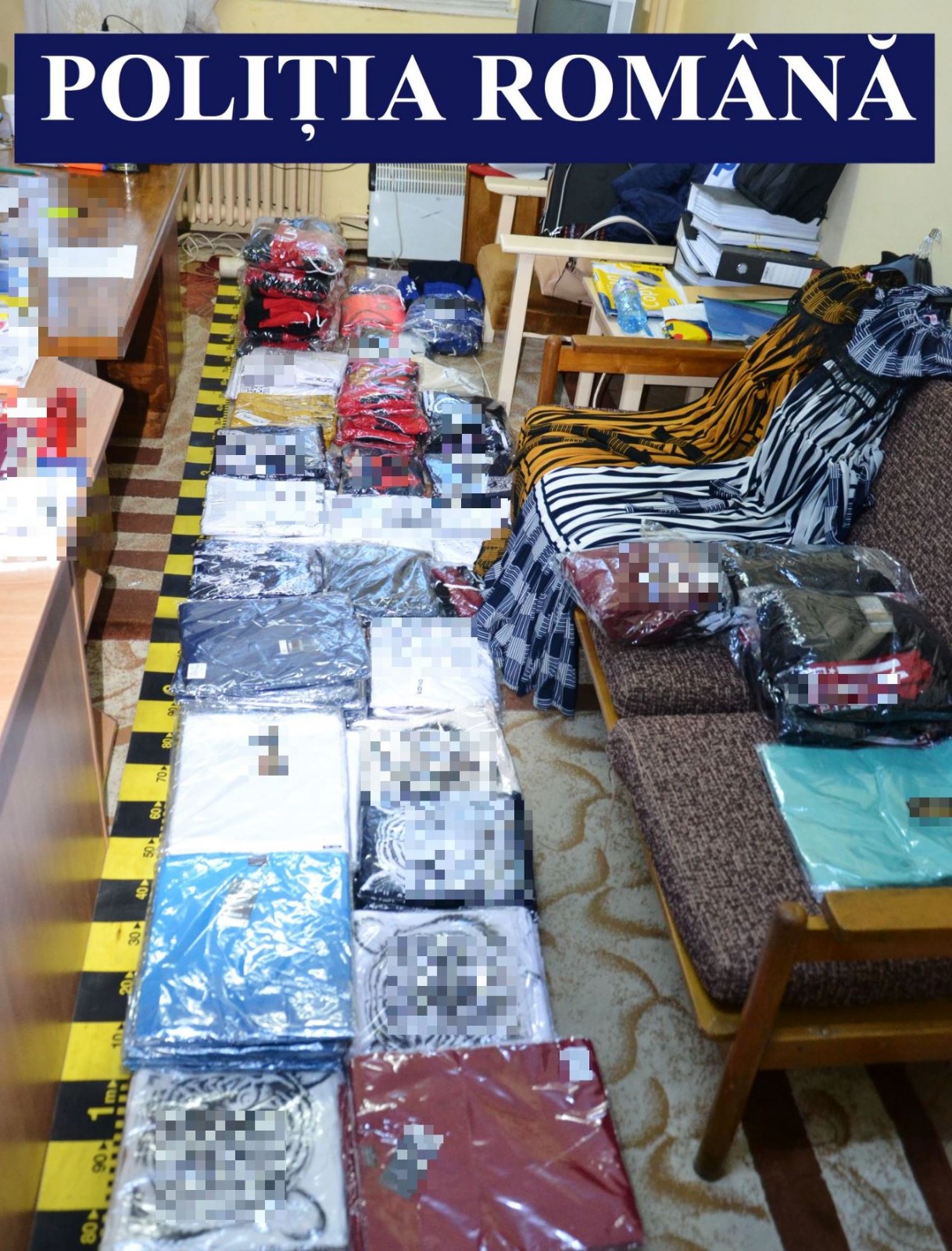 Mărfuri contrafăcute, confiscate de poliţişti – FOTO