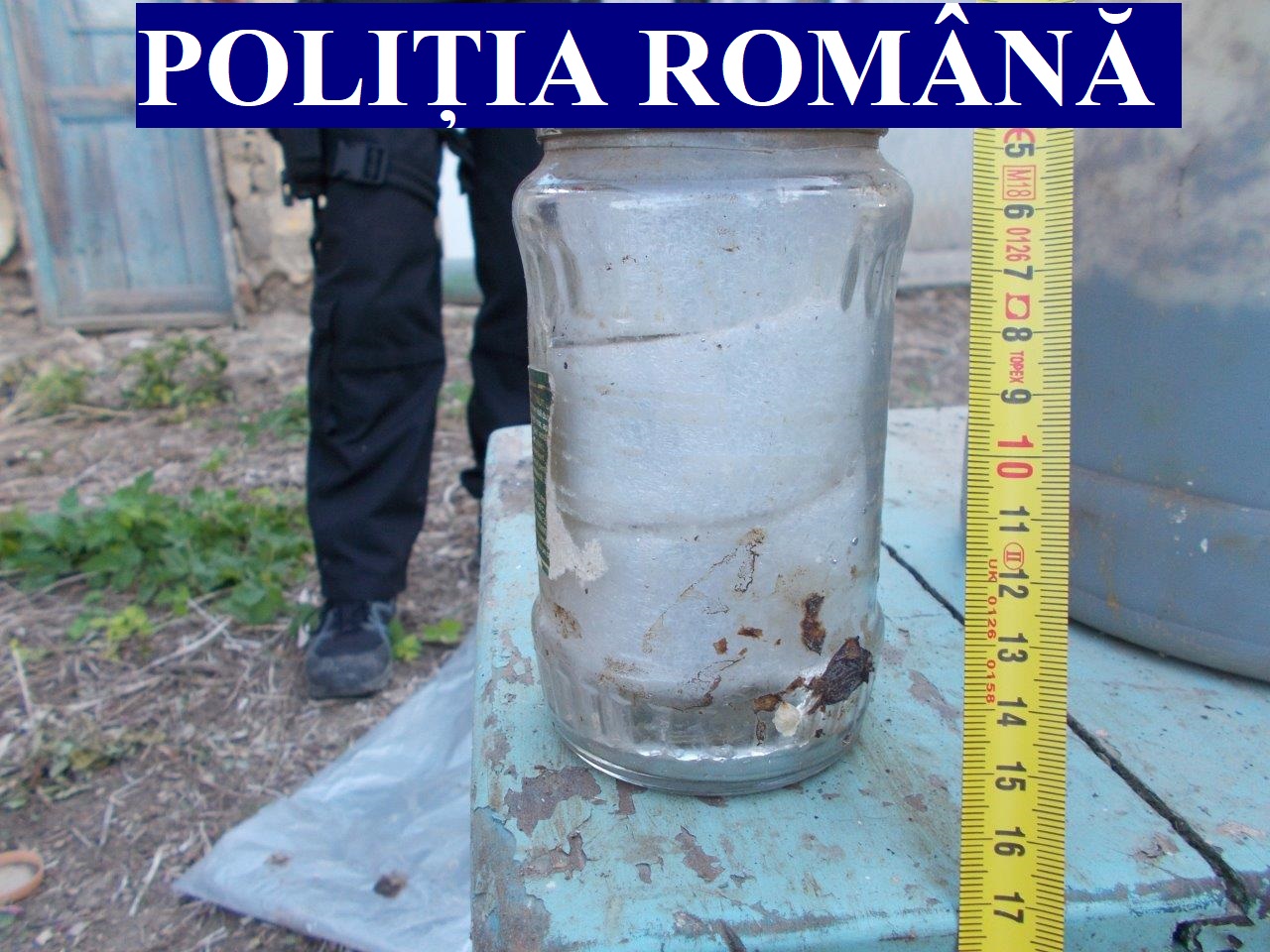 FOTO: 3,5 kilograme de mercur, confiscate de polițiștii constănțeni