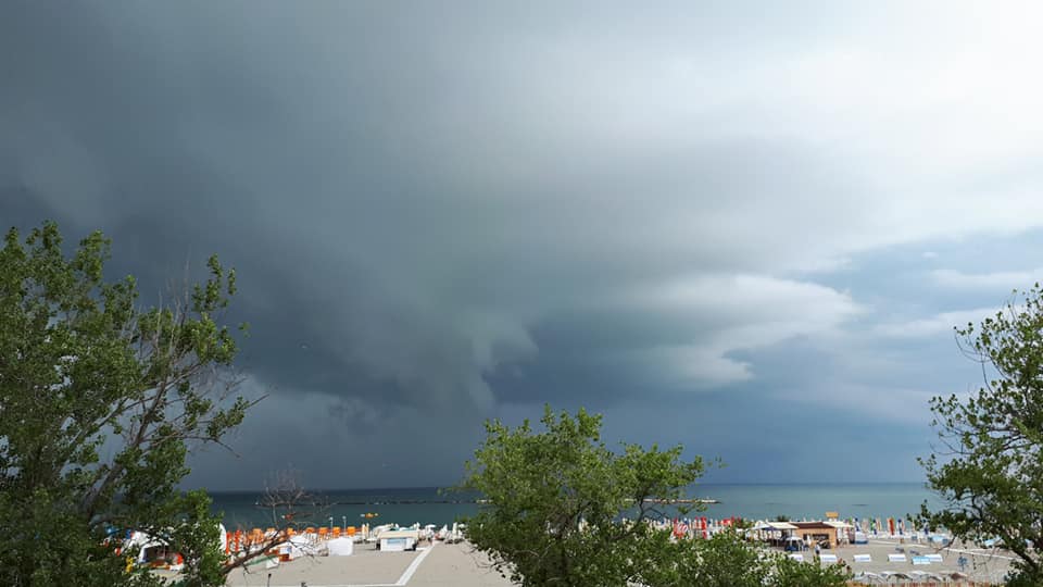 Prognoză | Averse importante cantitativ pe arii extinse şi instabilitate atmosferică, în următoarele două săptămâni