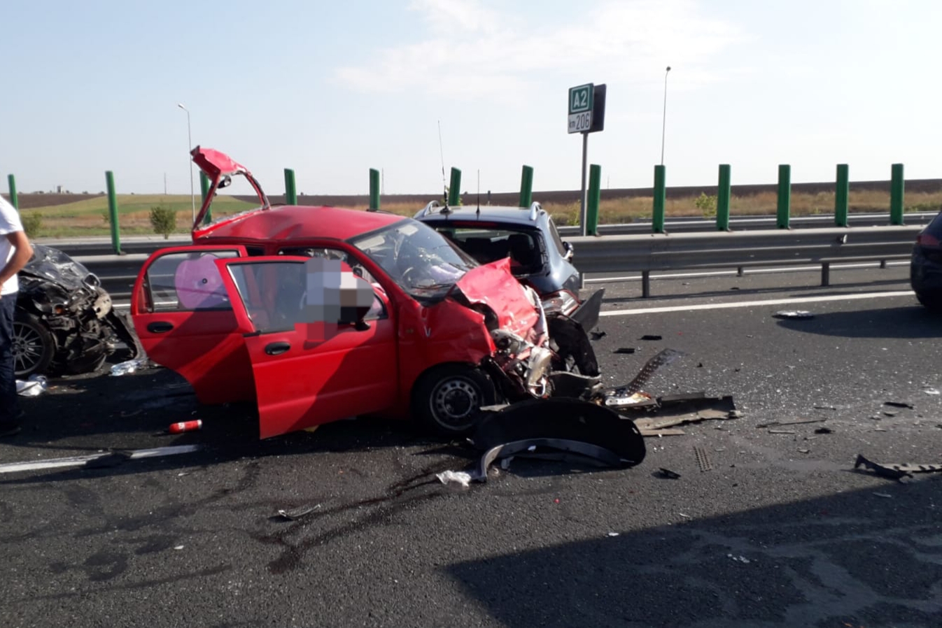 CONSTANȚA/FOTO: Accident rutier în lanț pe A2. Patru persoane au fost rănite
