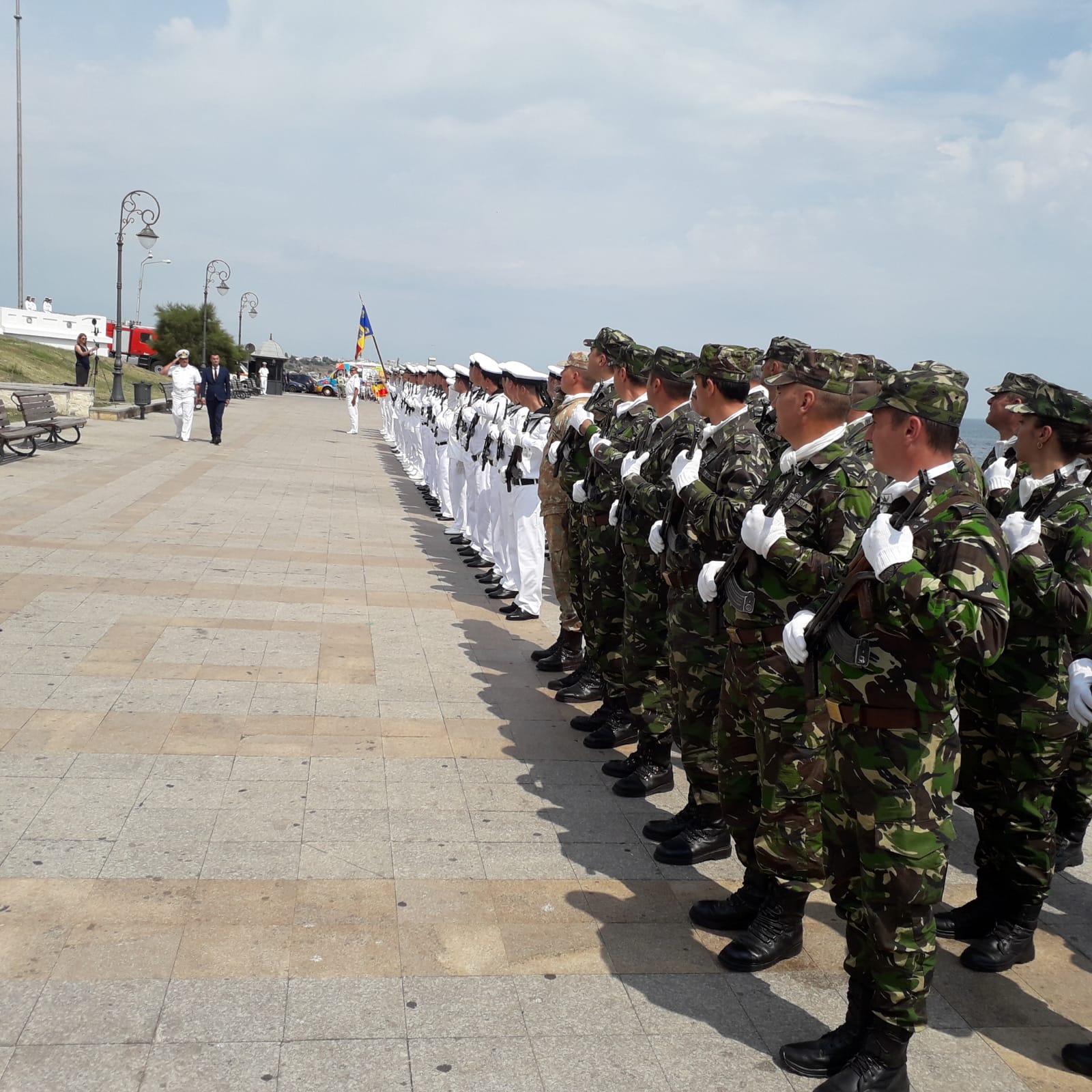 Marinarii militari vor participa la ceremonii prilejuite de sărbătorirea Zilei Unirii Principatelor Române
