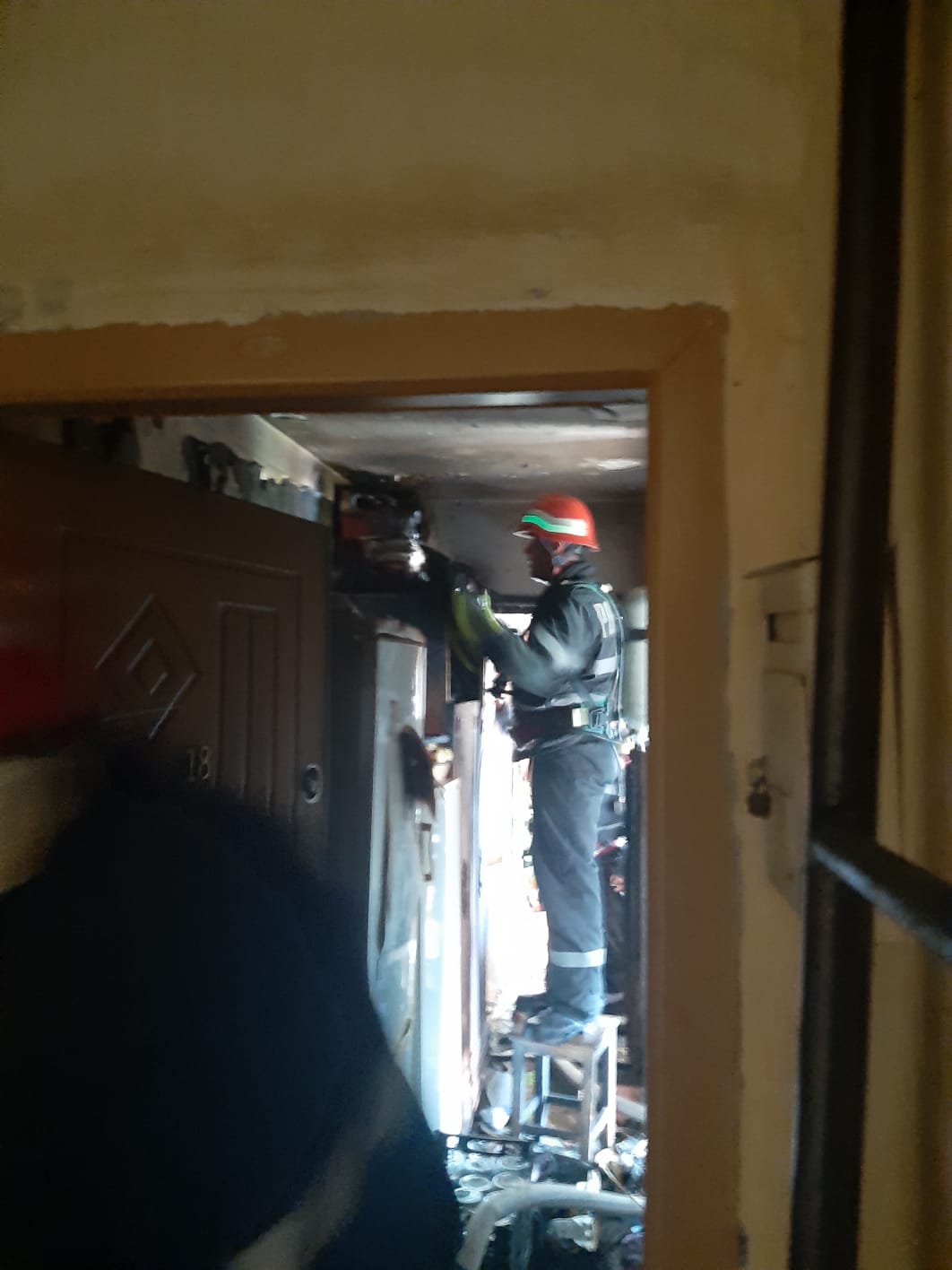 BABADAG: Un apartament a fost cuprins de flăcări. Trei persoane au fost evacuate