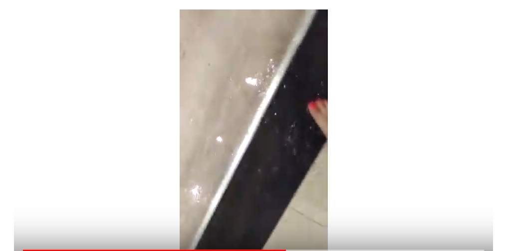 VIDEO: Camere ale unui complex din Costineşti, inundate de o ploaie torenţială