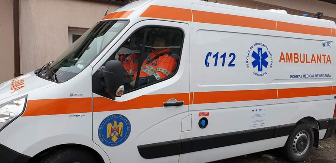 CONSTANŢA: Accident rutier grav pe A4. Un şofer a murit după ce s-a răsturnat cu TIR-ul într-o prăpastie
