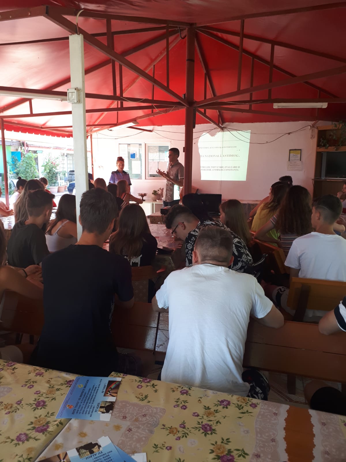 COSTINEȘTI: Activități preventive pentru elevii sosiți în vacanță