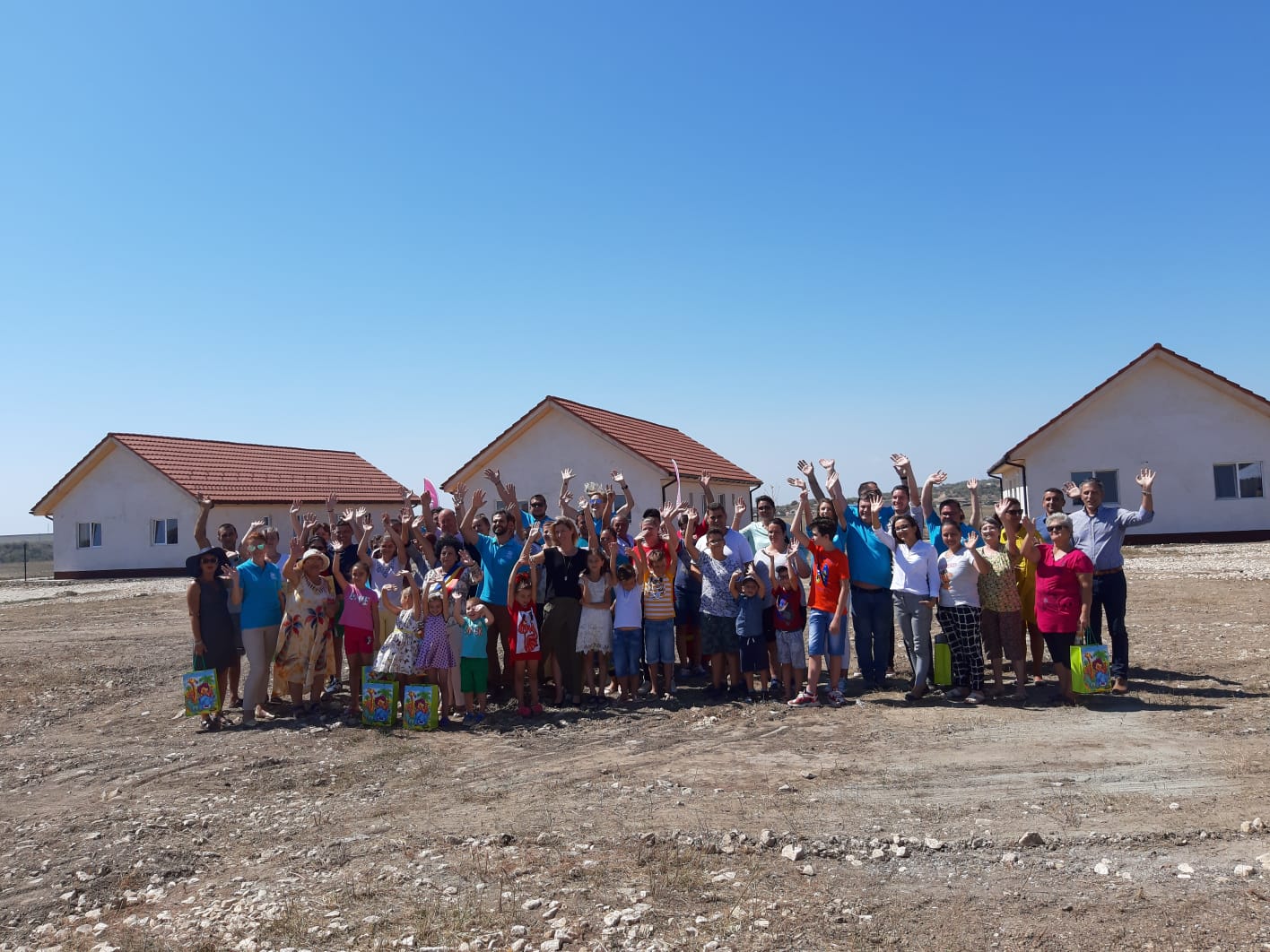 CUMPĂNA: A avut loc ceremonia de inaugurare a locuințelor finalizate în sezonul 2018 – 2019